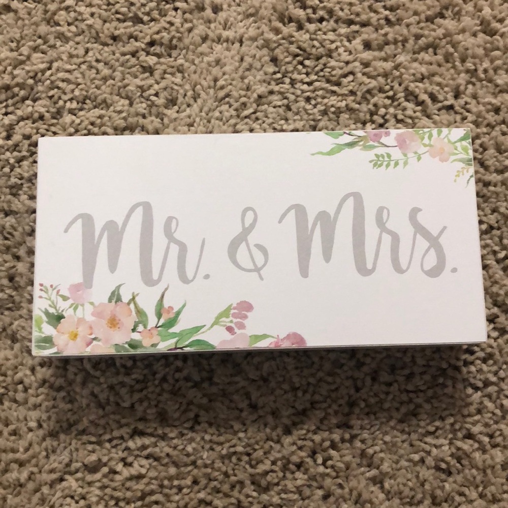 Mr & Mrs wood sign